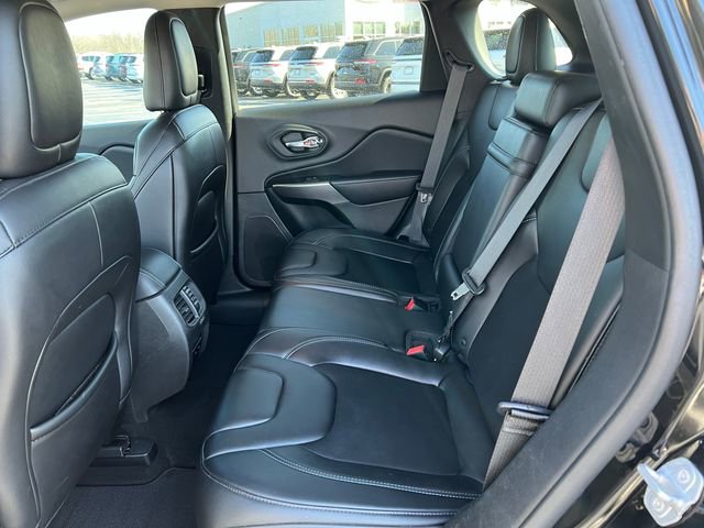 Used 2019 Jeep Cherokee Latitude Plus FWD image 4