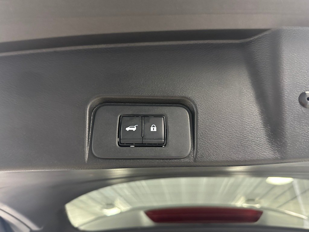 Used 2024 Nissan Rogue SV AWD/4WD image 22