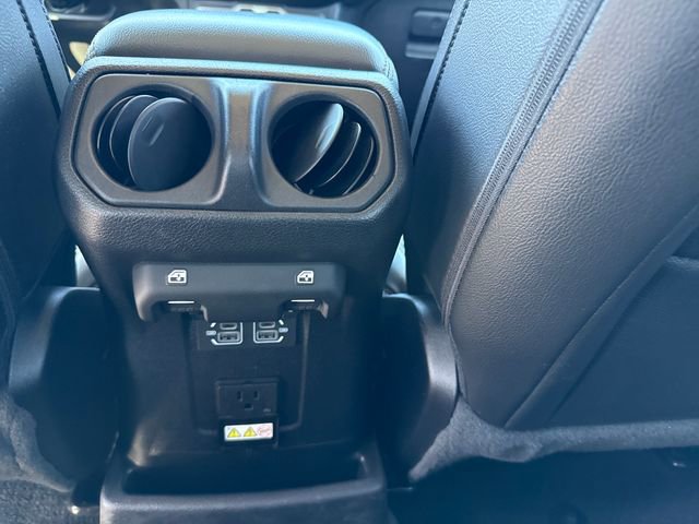 Used 2022 Jeep Wrangler Unlimited Sahara image 18