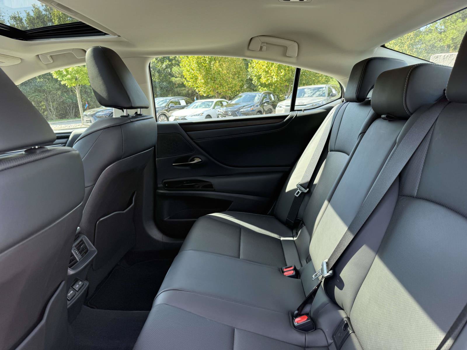 Used 2025 Lexus ES 350 w/ Premium Package FWD image 16