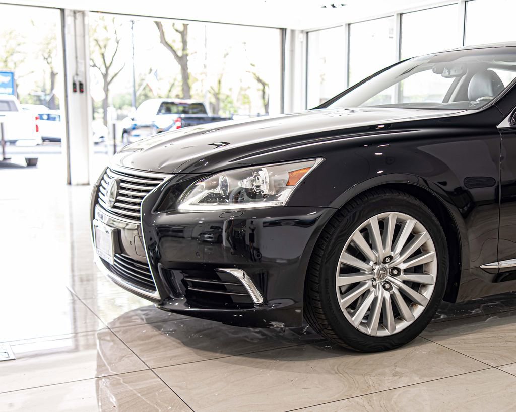 Used 2017 Lexus LS 460 AWD w/ Comfort Package image 4
