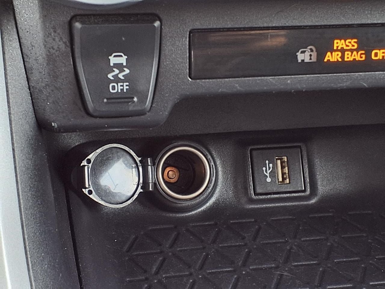 Used 2025 Toyota RAV4 XLE AWD/4WD image 16