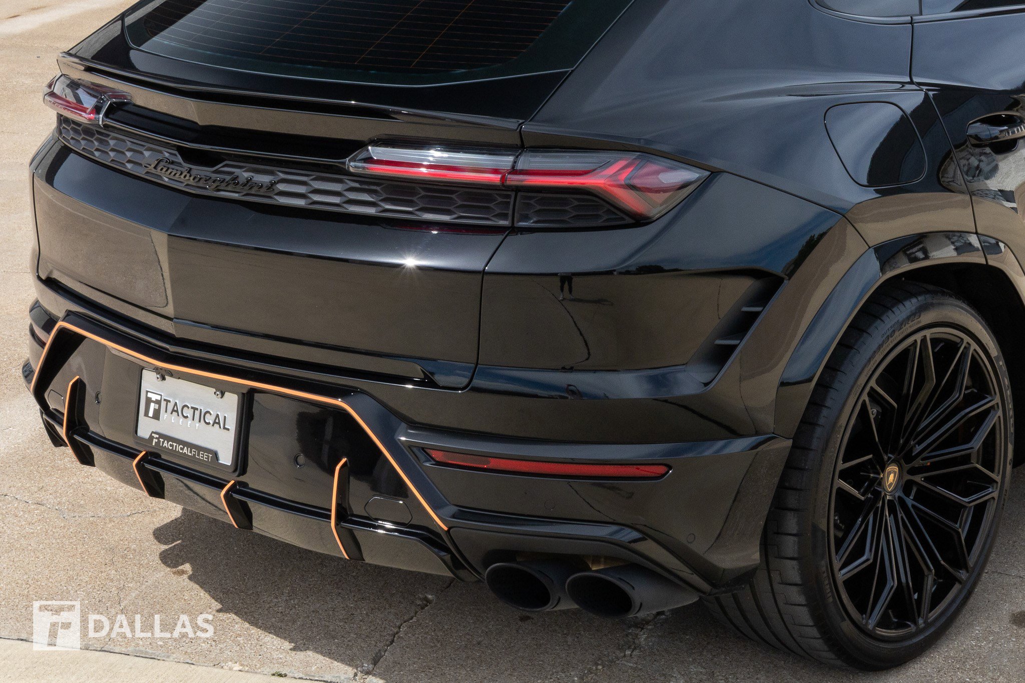 Used 2025 Lamborghini Urus SE image 16