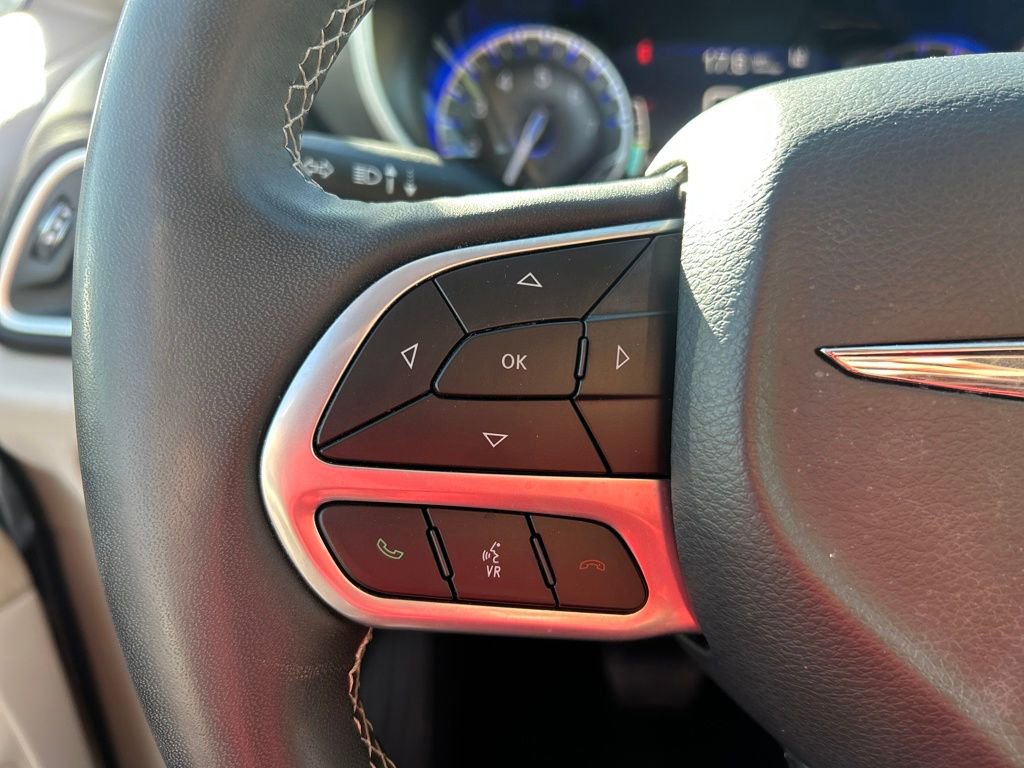 Used 2024 Chrysler Pacifica Touring-L image 16