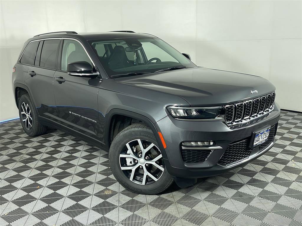 Used 2023 Jeep Grand Cherokee Limited image 2
