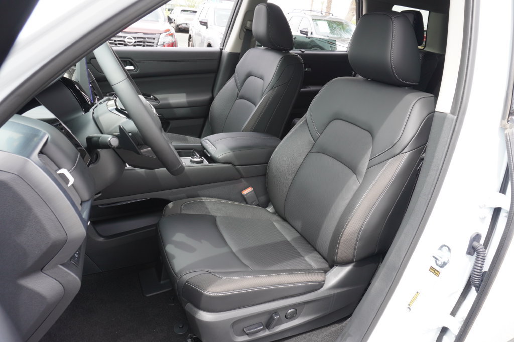 New 2026 Nissan Pathfinder SL w/ SL Premium Package AWD/4WD image 15