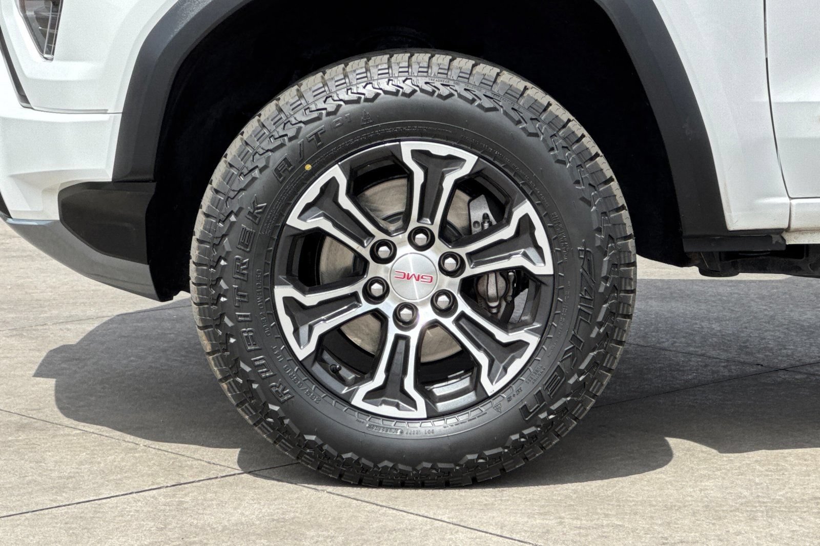 Certified 2023 GMC Canyon AT4 w/ AT4 Premium Package AWD/4WD image 26