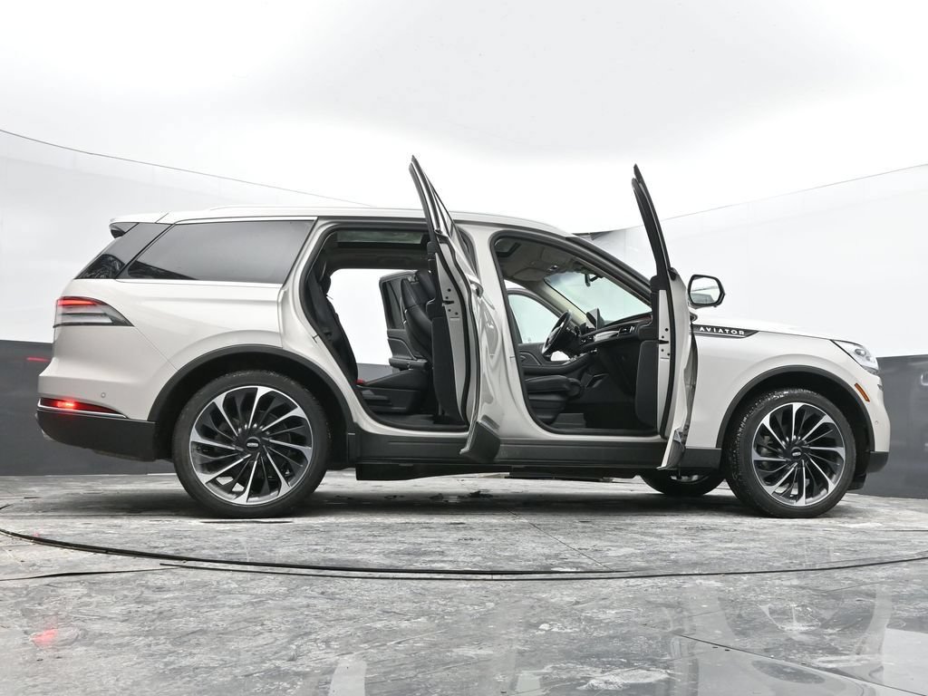 Used 2024 Lincoln Aviator Reserve w/ Equipment Group 201A AWD/4WD image 76