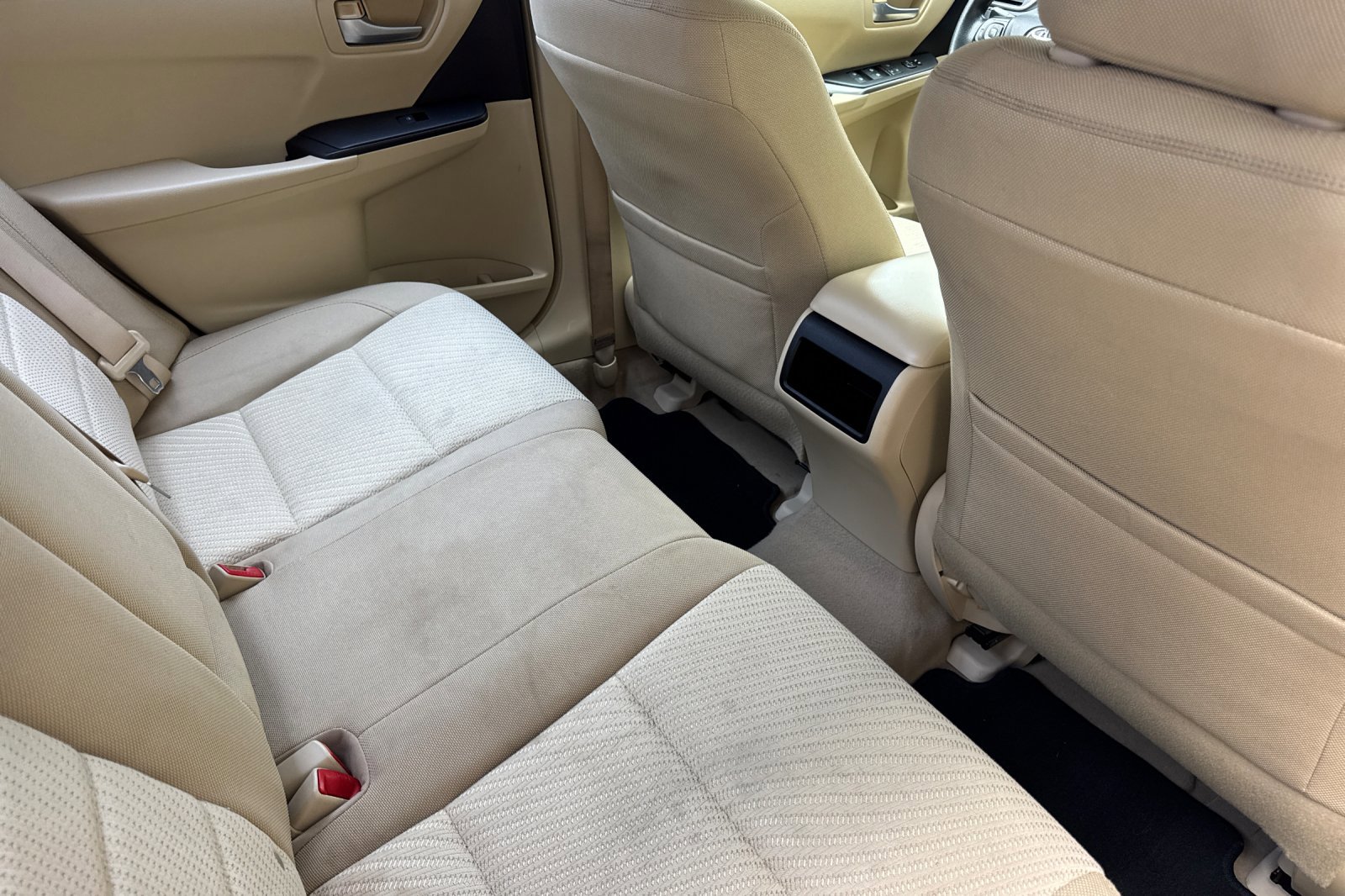 Used 2015 Toyota Camry LE FWD image 29