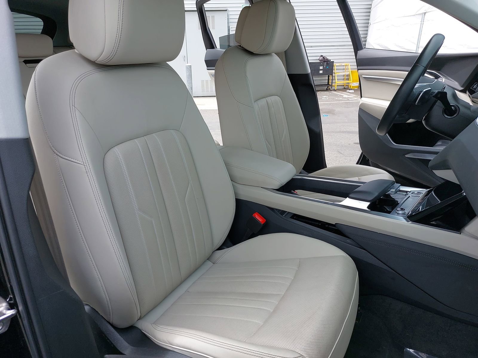 Used 2024 Audi Q8 e-tron Premium Plus w/ Premium Plus Package AWD/4WD image 10
