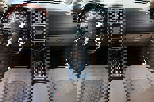 Used 2006 Chrysler 300 C w/ Protection Group II RWD image 2