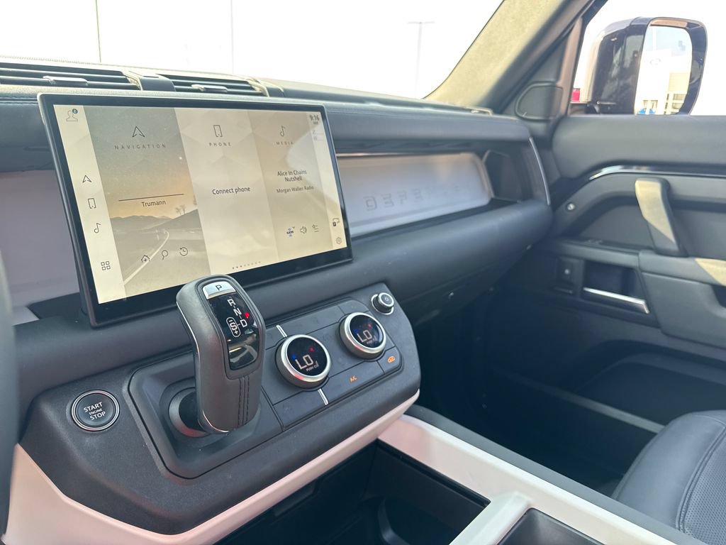 Used 2025 Land Rover Defender 110 S AWD/4WD image 18