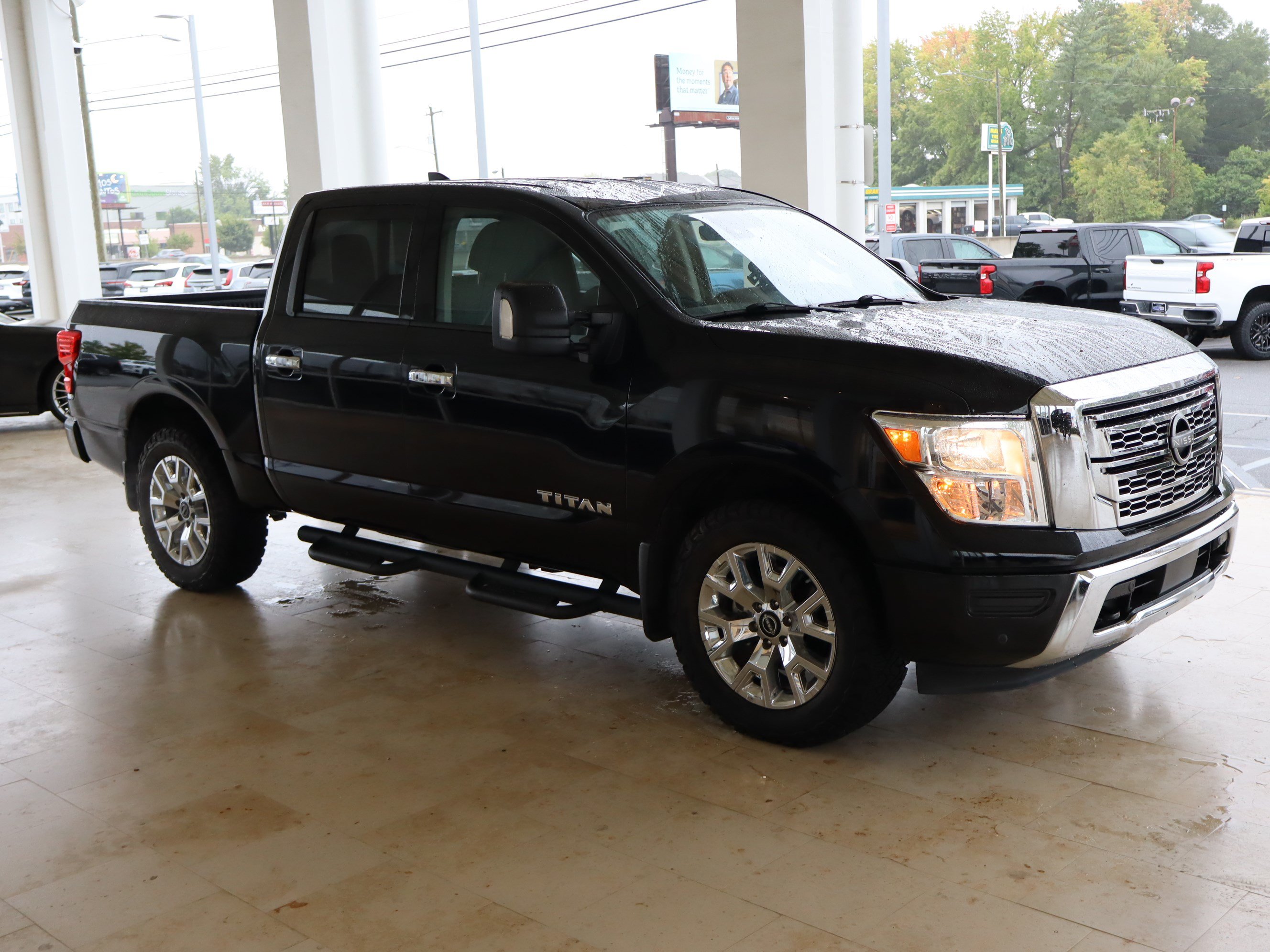 Used 2023 Nissan Titan SV w/ SV Convenience Package AWD/4WD image 2