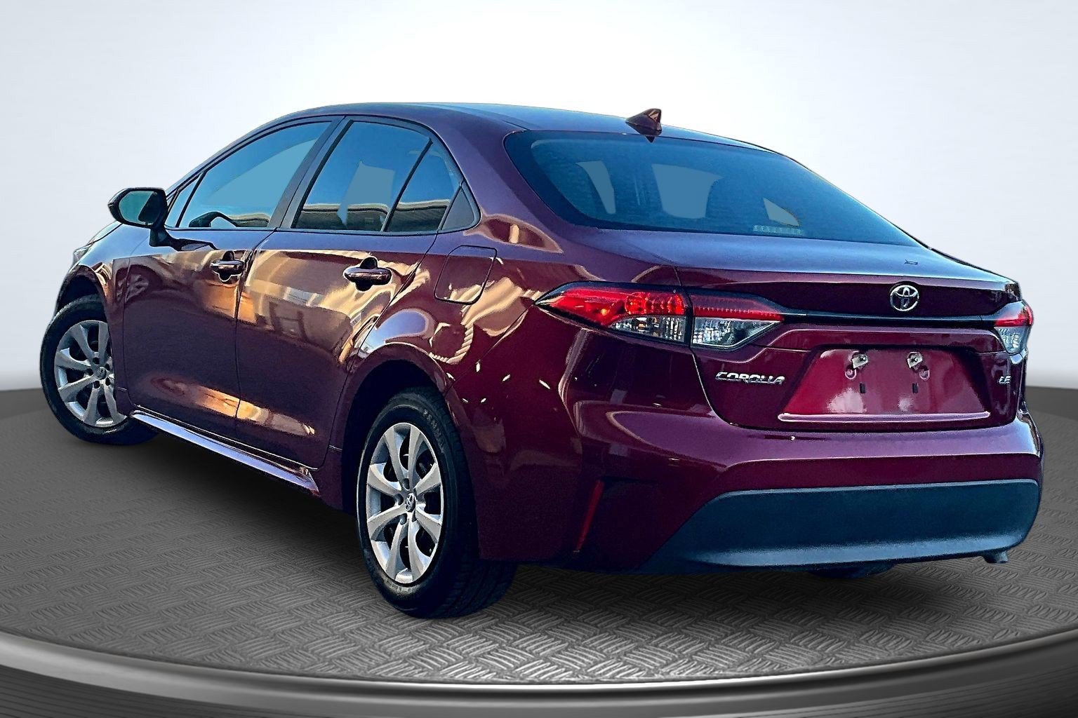 Used 2024 Toyota Corolla LE FWD image 3
