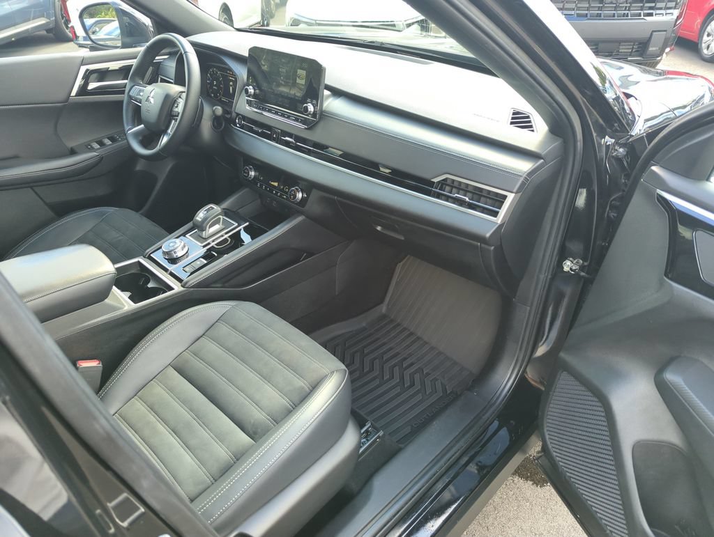 Used 2024 Mitsubishi Outlander SE Black Edition FWD image 34