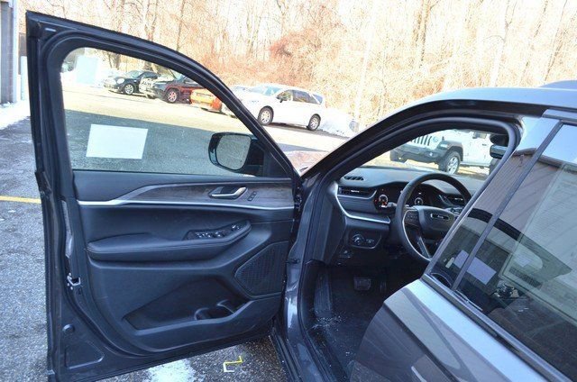 New 2025 Jeep Grand Cherokee Limited image 12