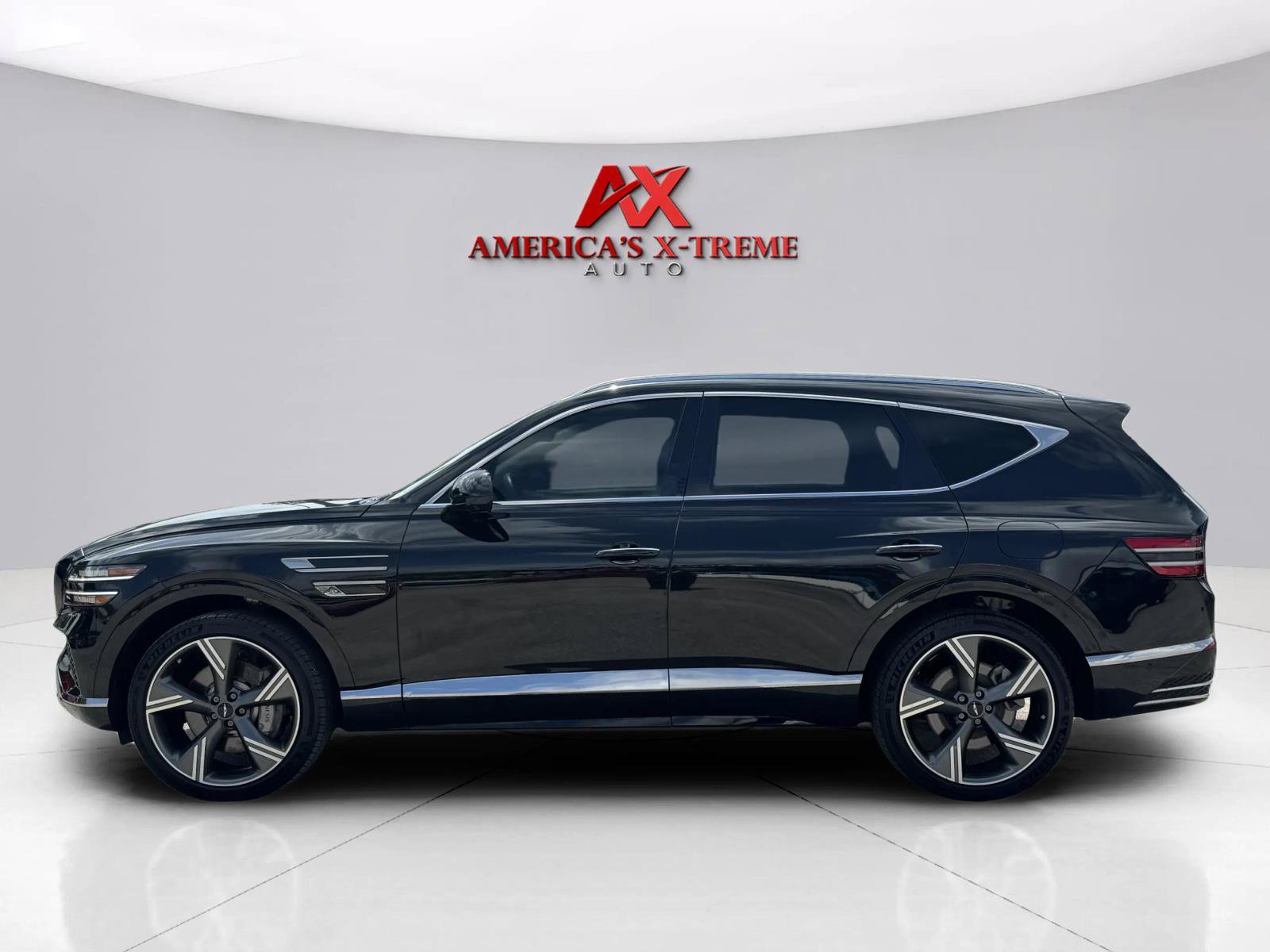 Used 2025 Genesis GV80 2.5T Prestige AWD/4WD image 2