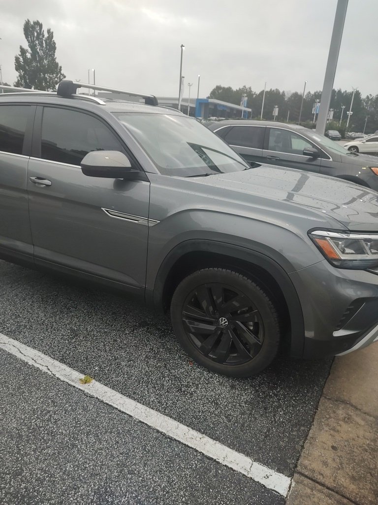 Used 2023 Volkswagen Atlas Cross Sport SE w/ Black Wheel Package FWD image 2