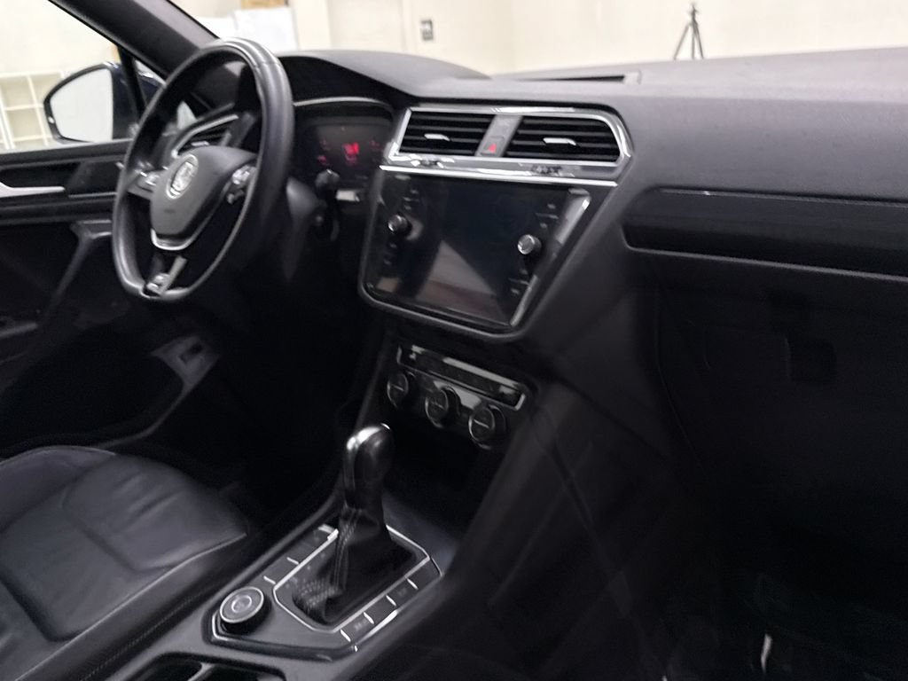 Used 2021 Volkswagen Tiguan SEL Premium R-Line AWD/4WD image 25