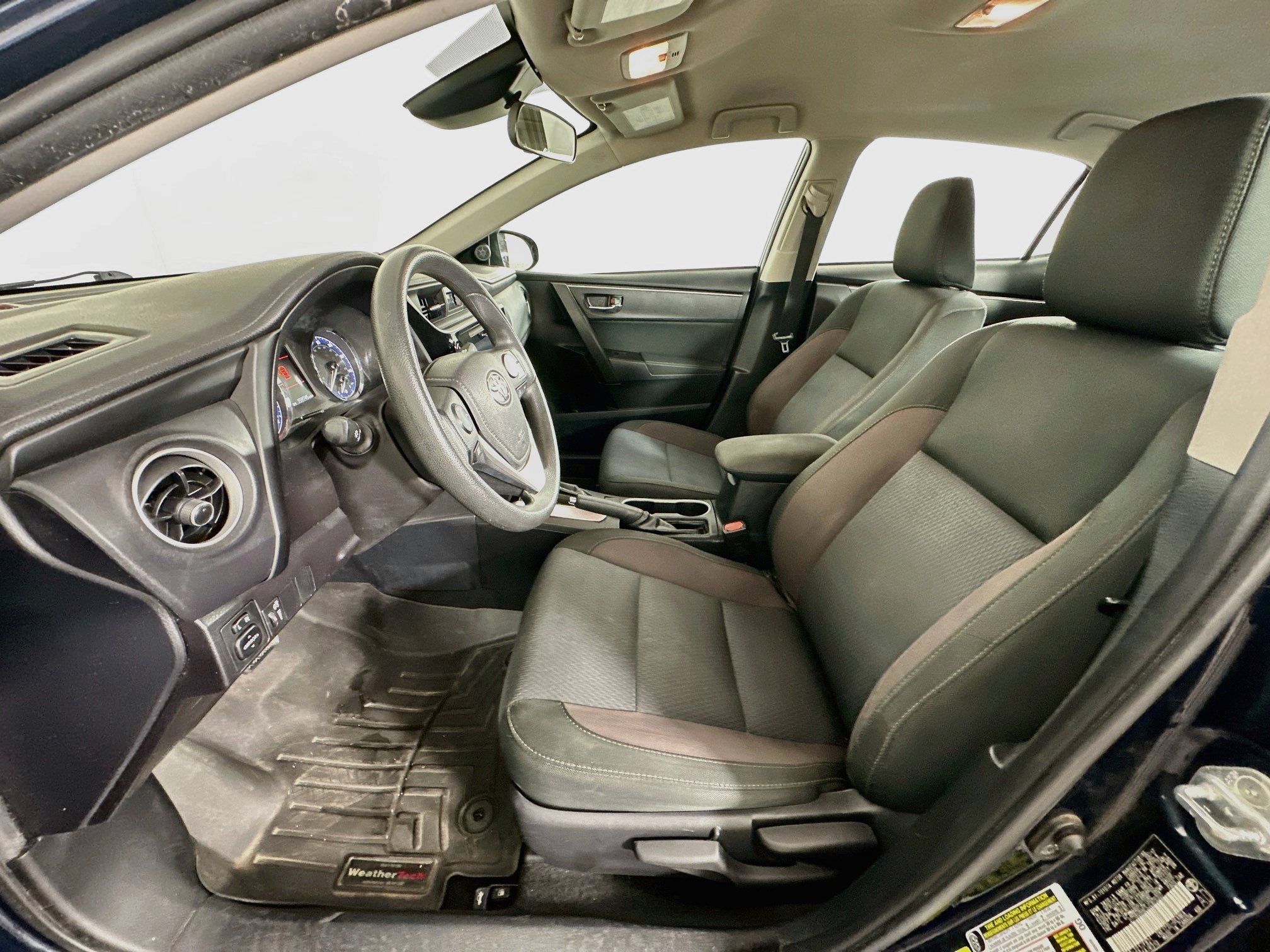 Used 2018 Toyota Corolla LE FWD image 13