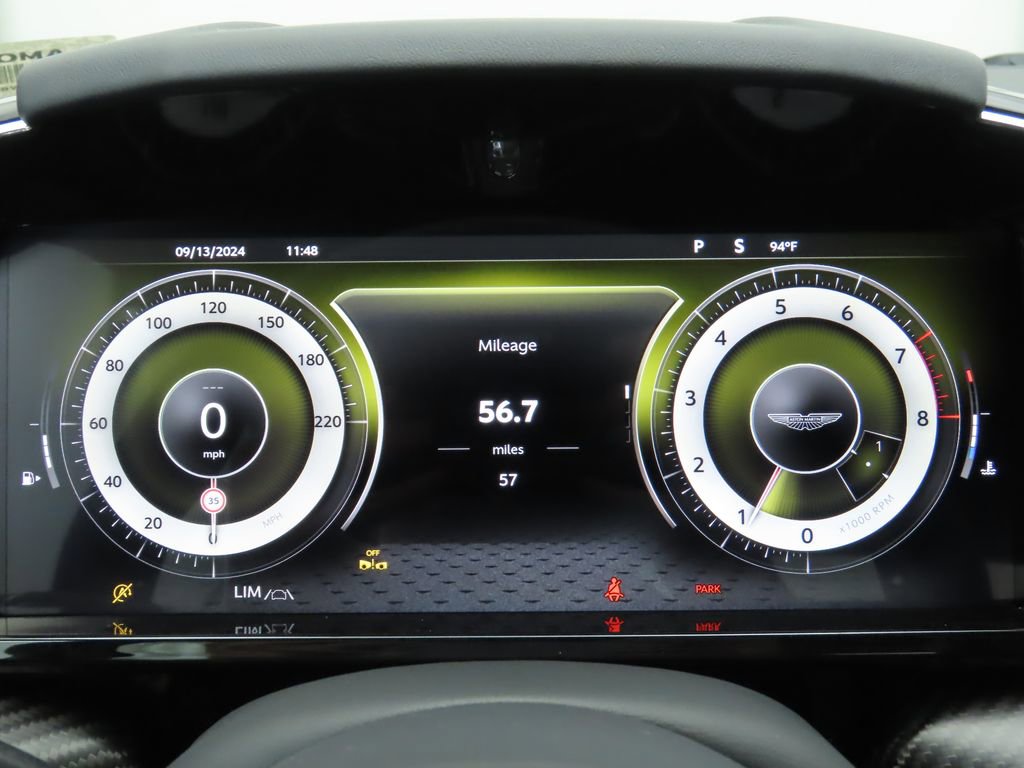 Used 2025 Aston Martin V8 Vantage Coupe image 29