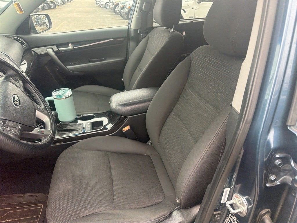 Used 2015 Kia Sorento LX image 7