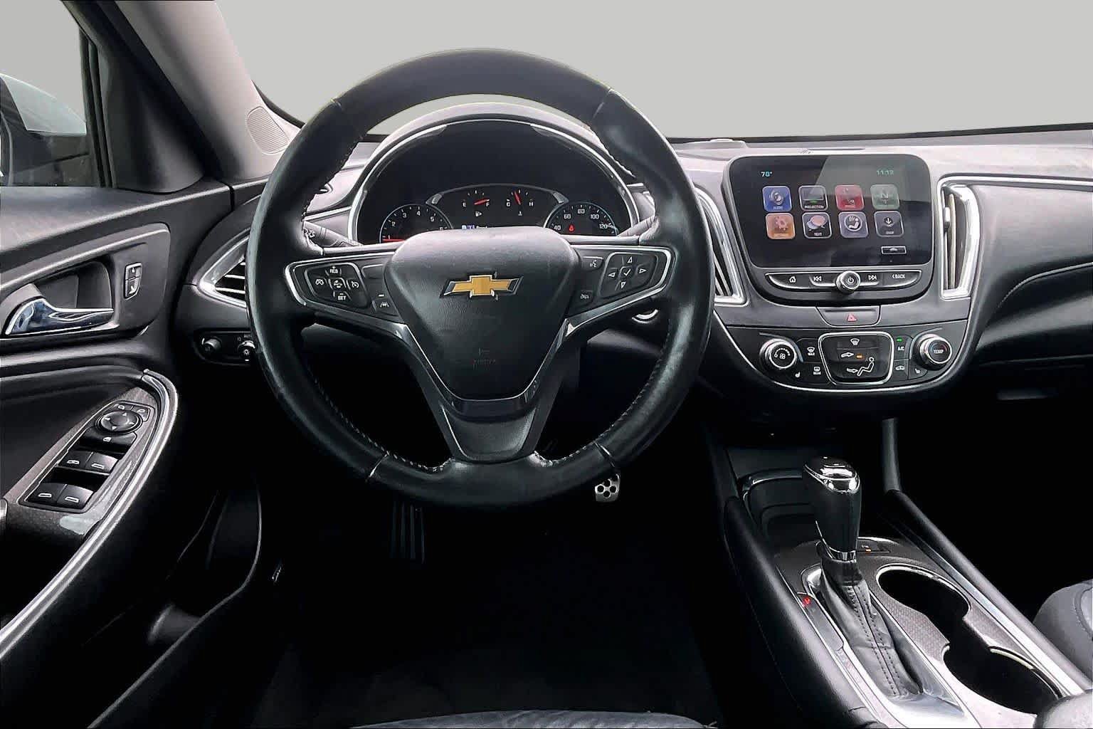 Used 2017 Chevrolet Malibu LT w/ Leather Package FWD image 6