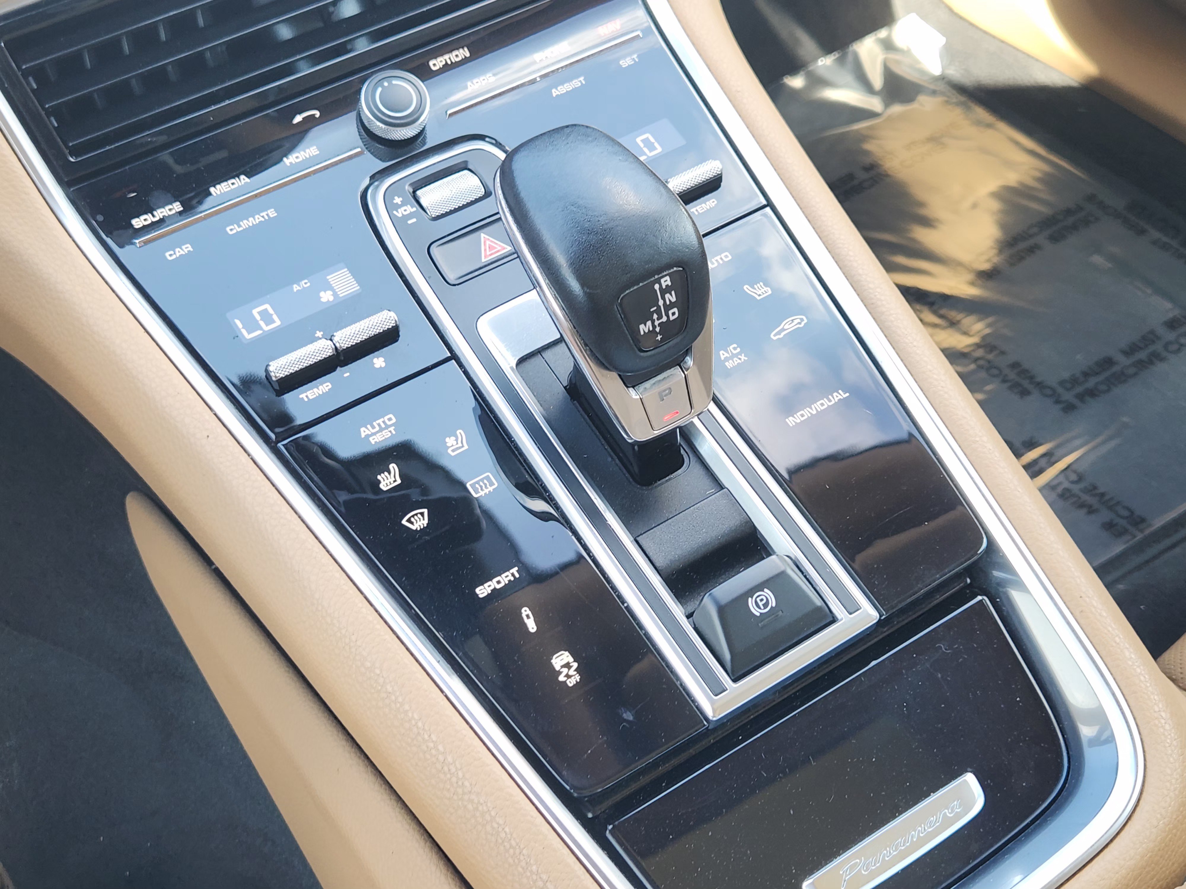 Used 2018 Porsche Panamera 4 AWD/4WD image 20