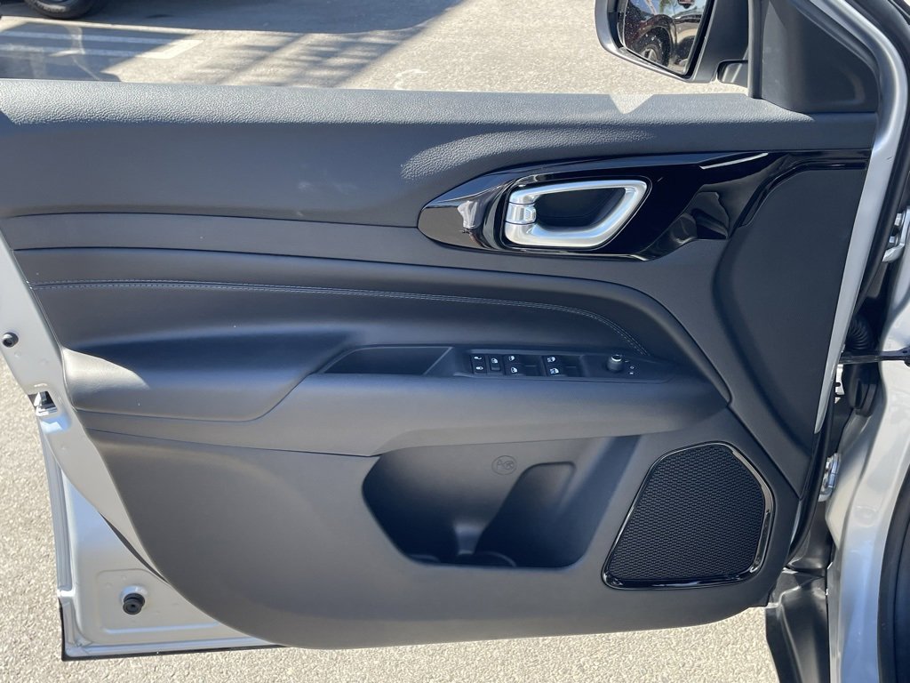 New 2026 Jeep Compass Latitude image 13