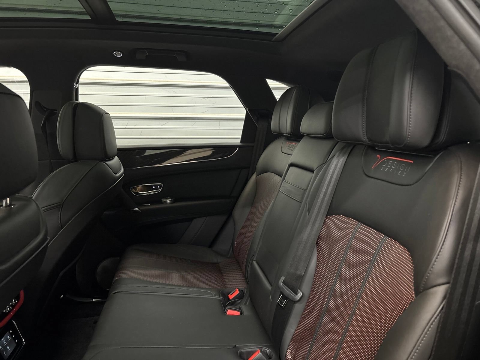 Used 2020 Bentley Bentayga AWD/4WD image 26