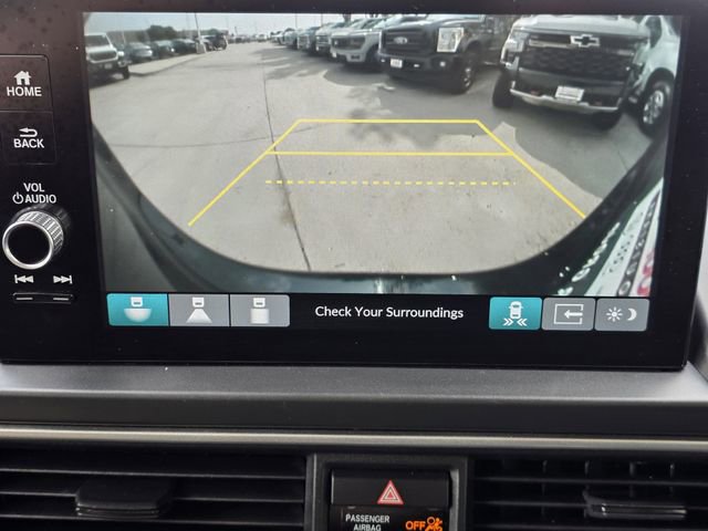 Used 2025 Honda Pilot Touring image 17