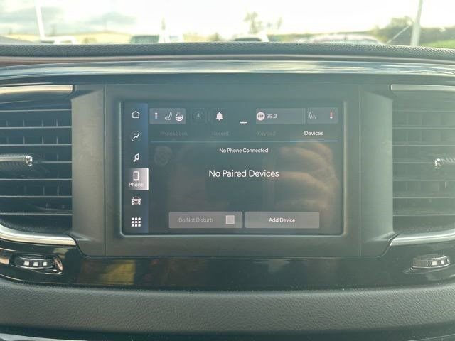 Used 2023 Chrysler Voyager LX image 22