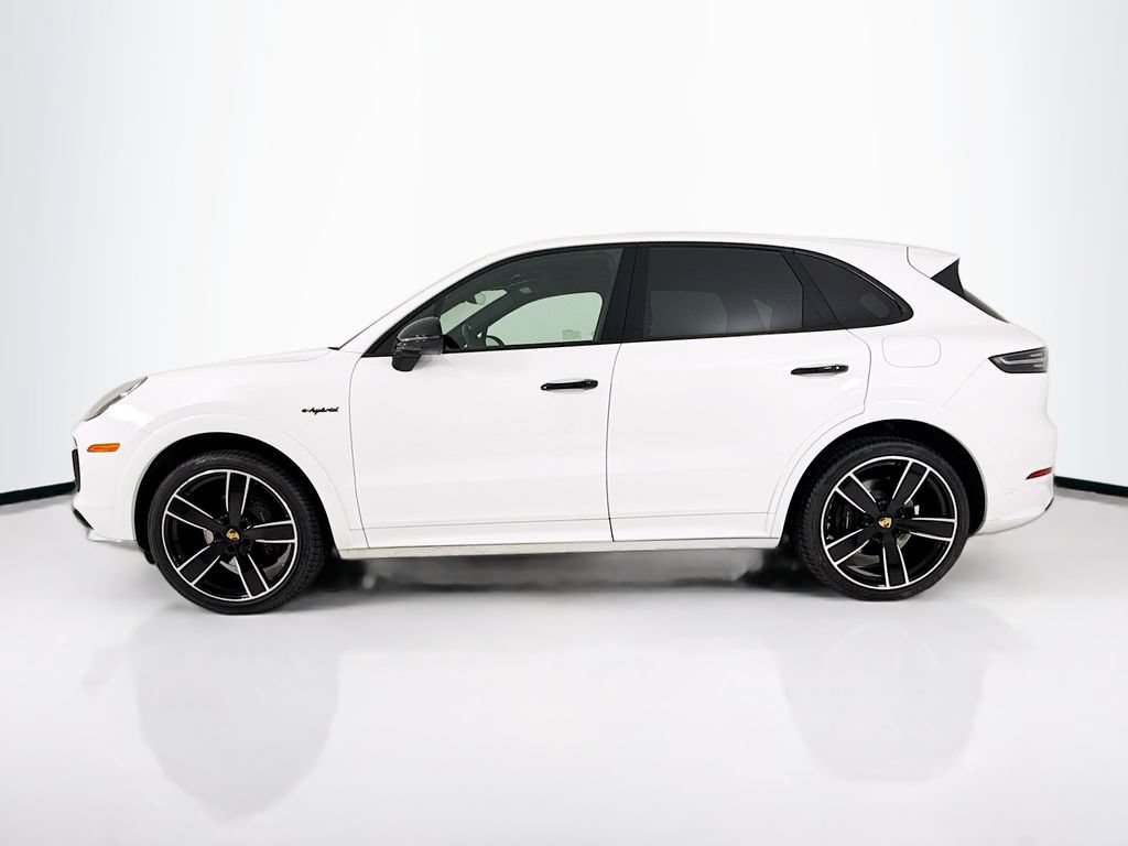 Certified 2023 Porsche Cayenne Platinum Edition AWD/4WD image 2