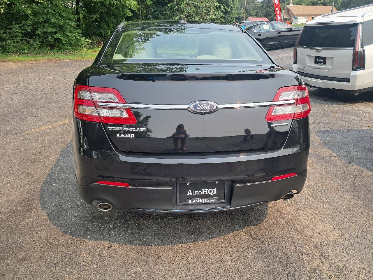 Used 2017 Ford Taurus SE FWD image 7