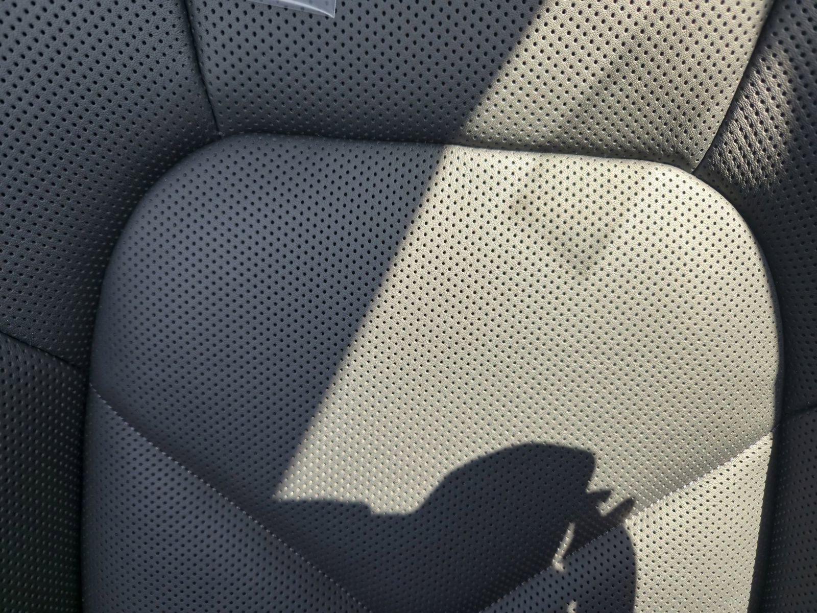 Used 2025 Porsche Macan image 30