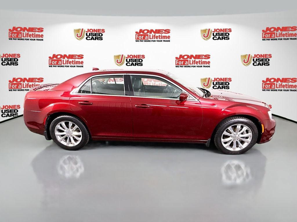Used 2016 Chrysler 300 Limited image 16