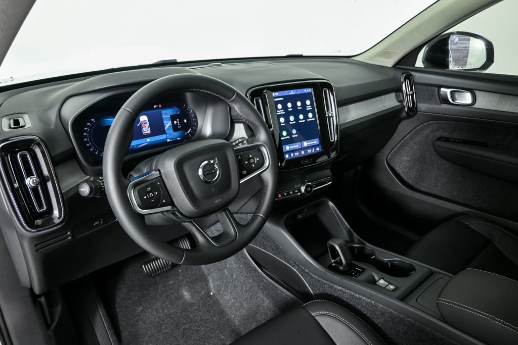 Certified 2026 Volvo XC40 B5 Core w/ Climate Package image 6