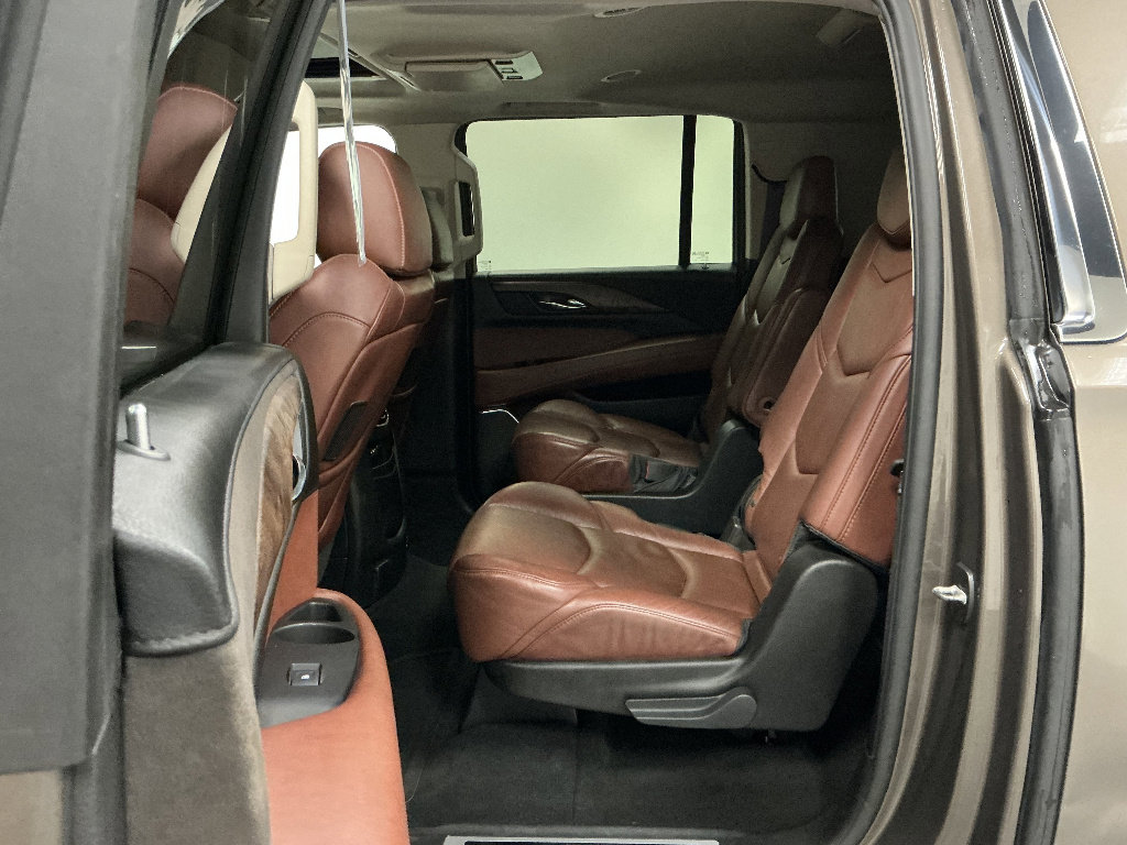 Used 2016 Cadillac Escalade ESV Luxury AWD/4WD image 19