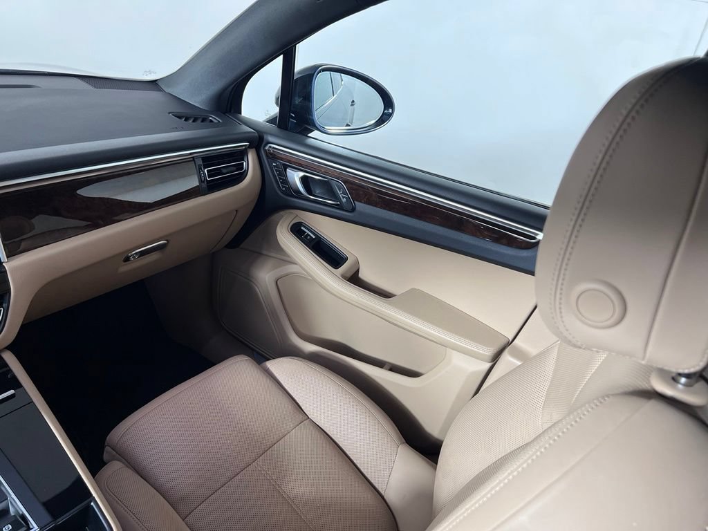 Certified 2023 Porsche Macan S AWD/4WD image 23