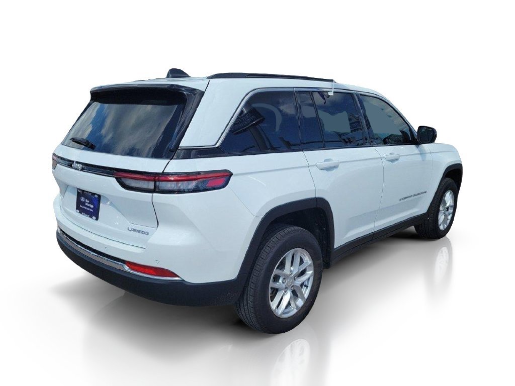 Used 2025 Jeep Grand Cherokee Laredo RWD image 5