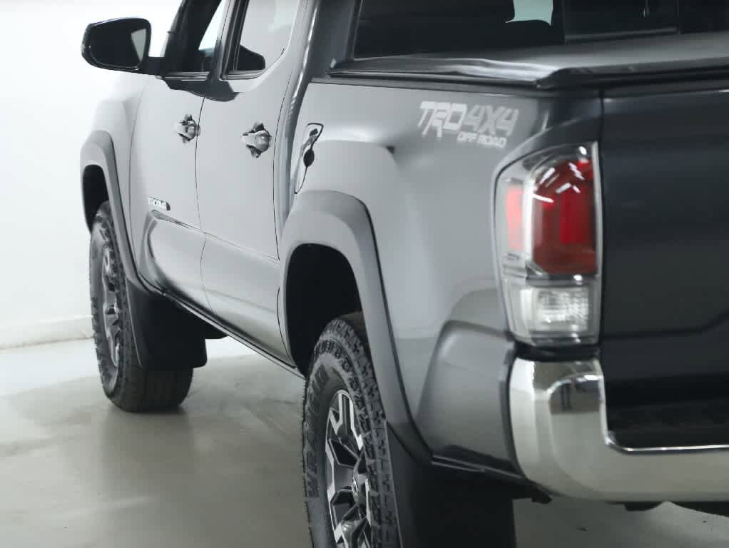 Certified 2022 Toyota Tacoma TRD Off-Road AWD/4WD image 39