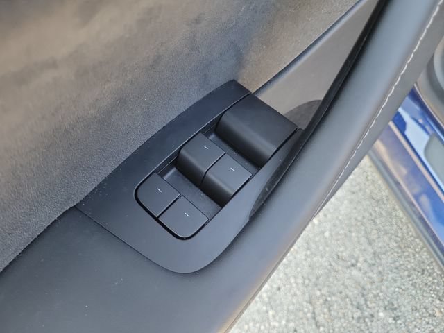 Used 2022 Tesla Model Y Performance AWD/4WD image 18