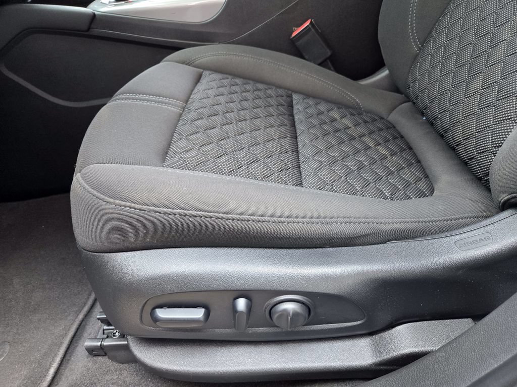 Used 2020 Chevrolet Blazer LT FWD image 16