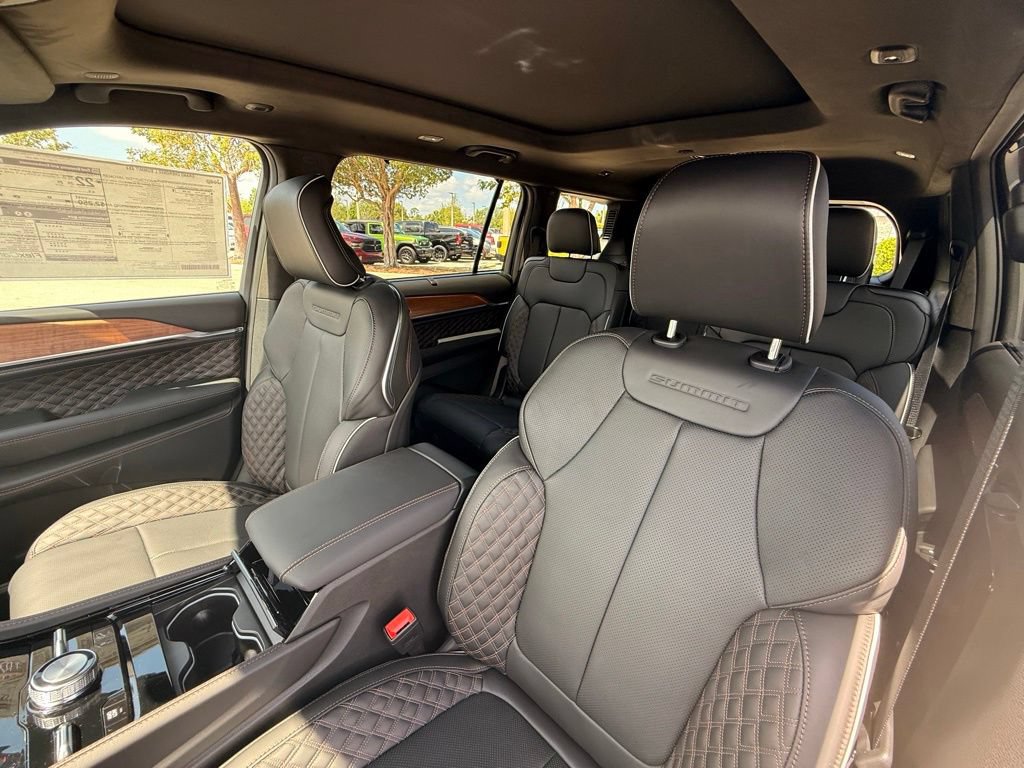 New 2026 Jeep Grand Cherokee L Summit w/ Obsidian Package AWD/4WD image 24