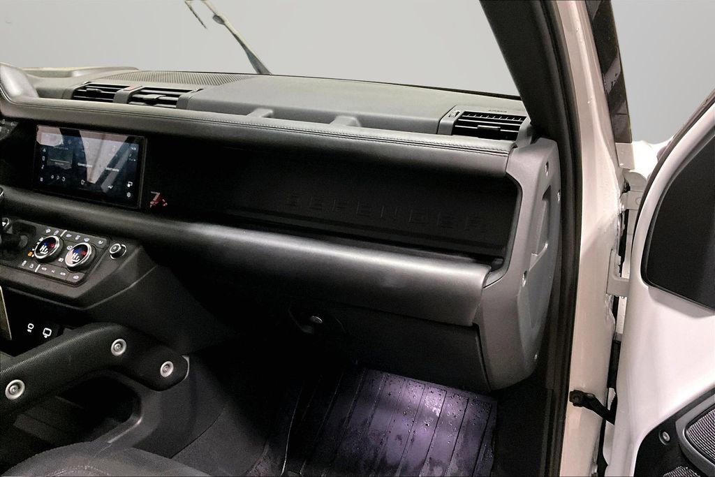 Used 2021 Land Rover Defender 110 X-Dynamic HSE image 26