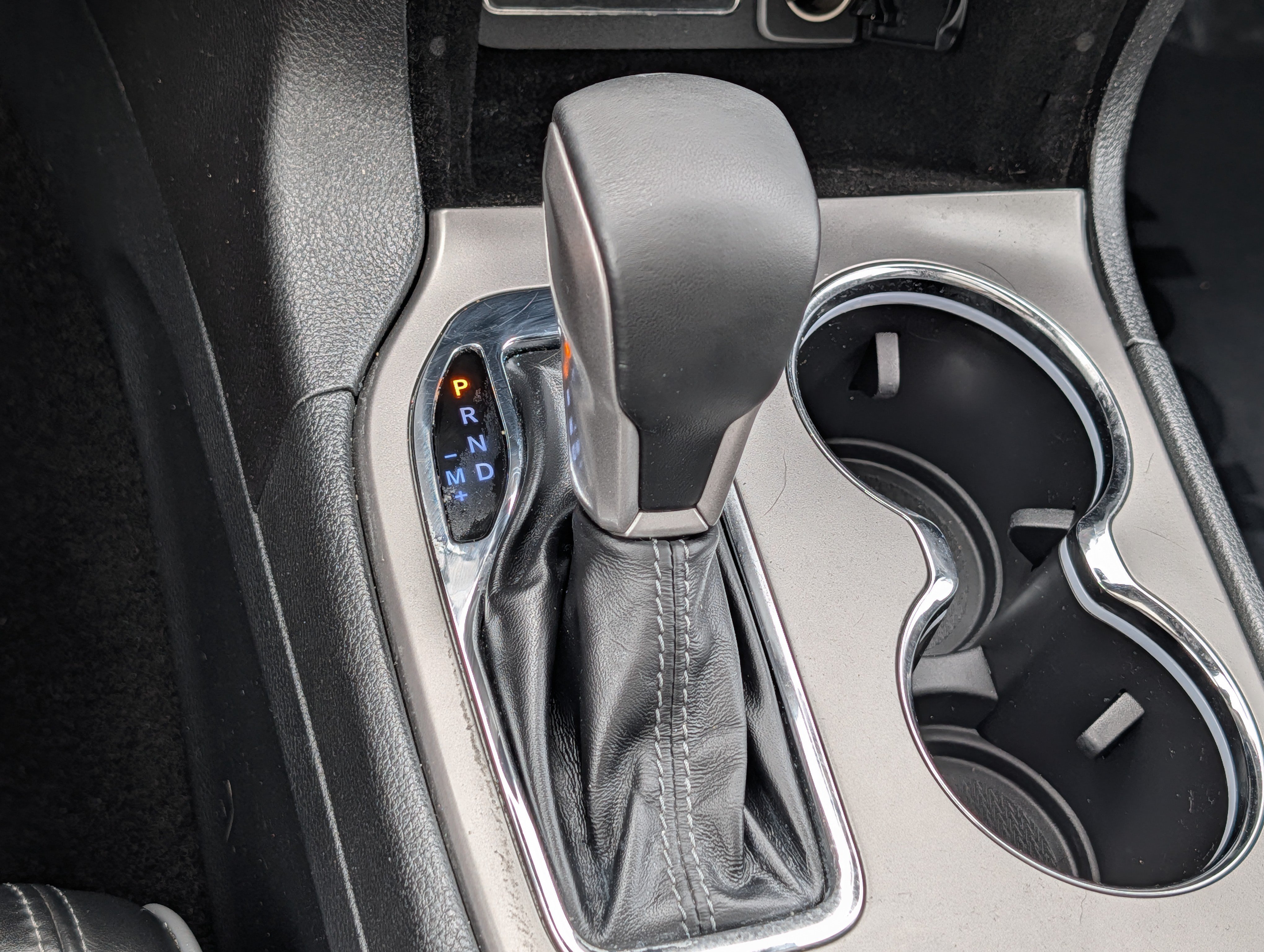 Used 2019 Jeep Grand Cherokee Overland AWD/4WD image 24