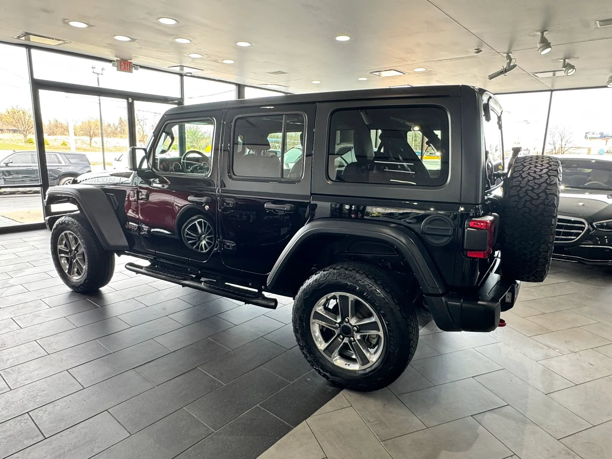 Used 2018 Jeep Wrangler Unlimited Rubicon image 2