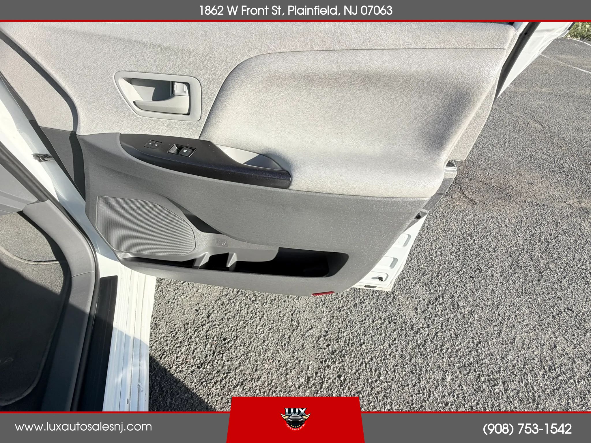 Used 2020 Toyota Sienna L FWD image 32