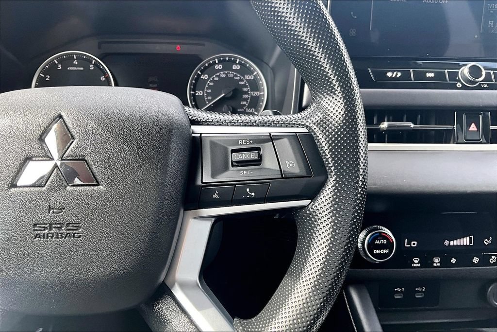 Used 2025 Mitsubishi Outlander ES AWD/4WD image 19