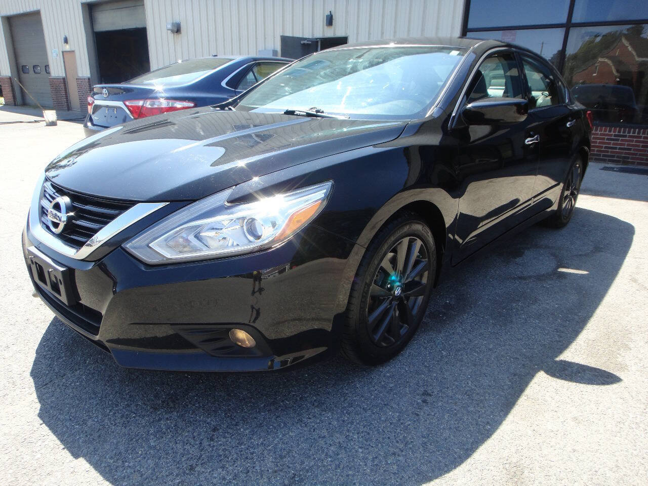 Used 2018 Nissan Altima 2.5 SV FWD image 1